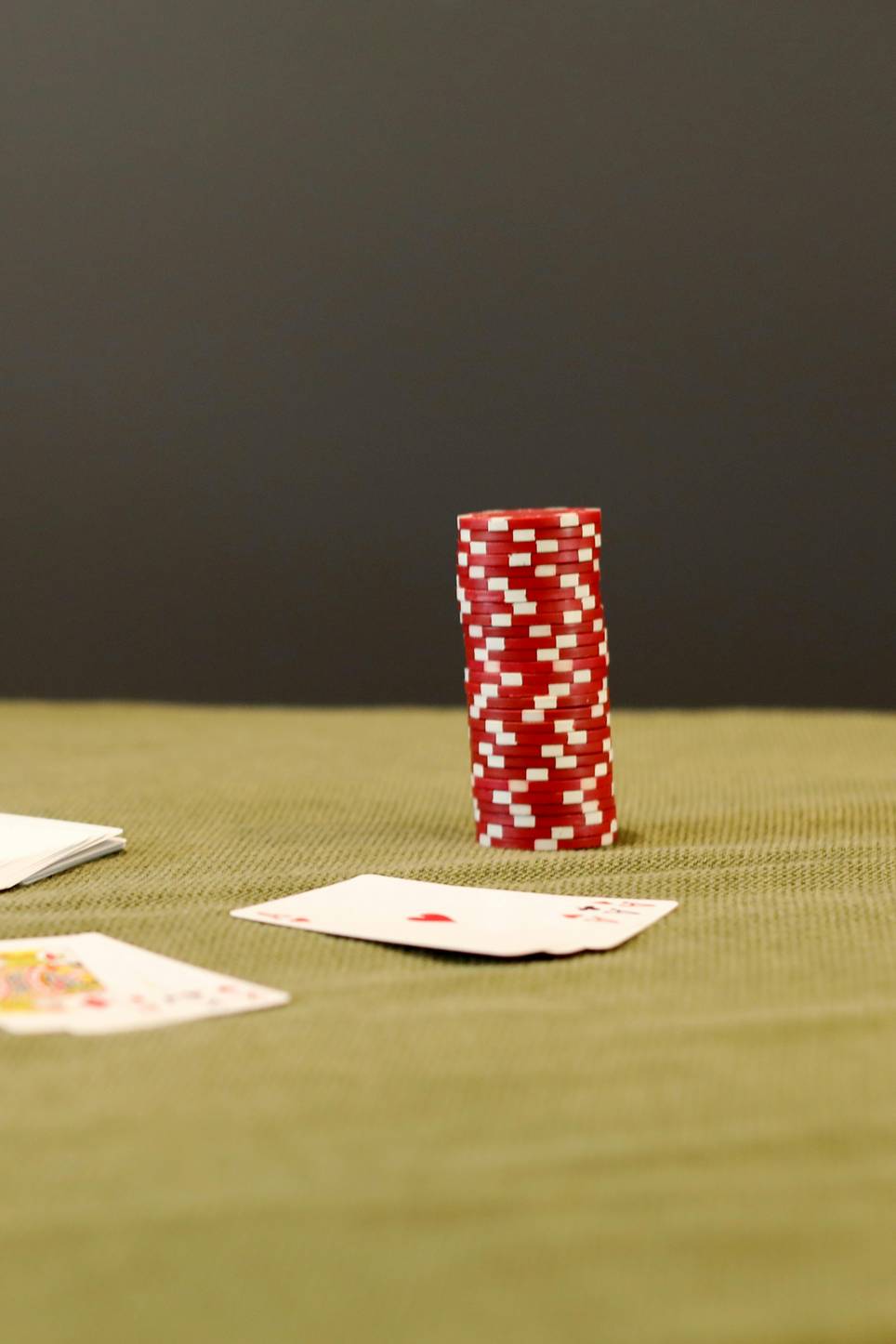 How to win at poker at Seven casino